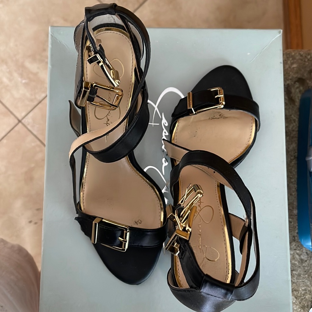 Jessica Simpson Black And Gold Heels